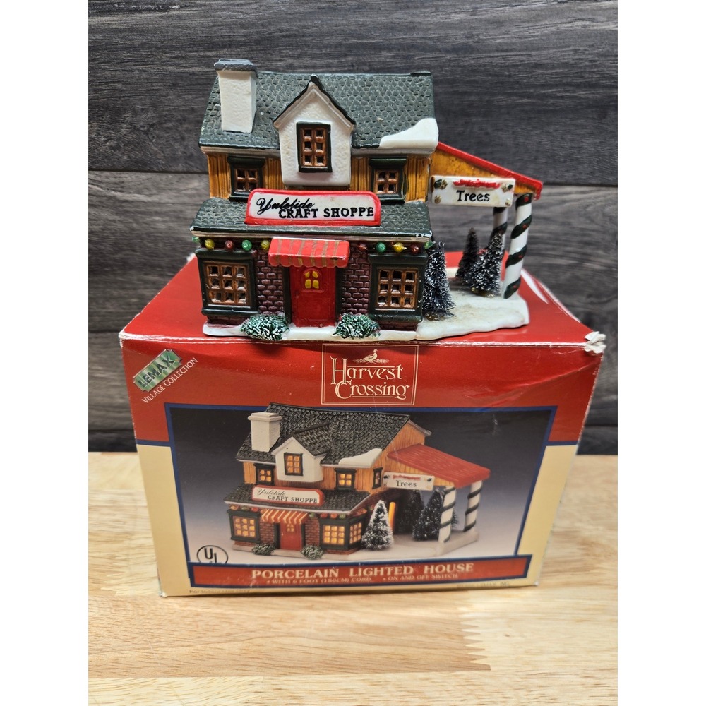 Lemax Harvest Crossing Yuletide Craft Shoppe 1996 Porcelain Lighted House 65203